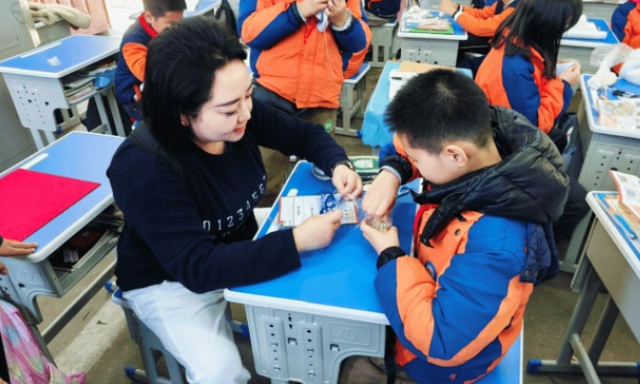 爱是一剂良药就让我们把爱的火炬
