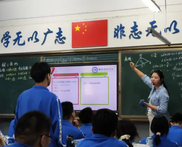 手写诗稿的墨香教育的力气来自生